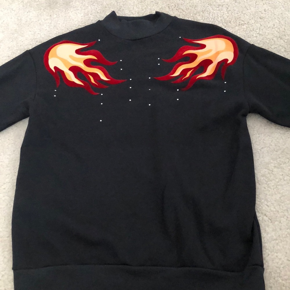 Super cute Zara crewneck!!
